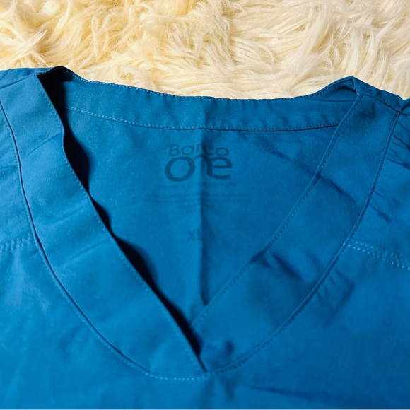 Barco One breathable scrub top - Picture 4 of 9